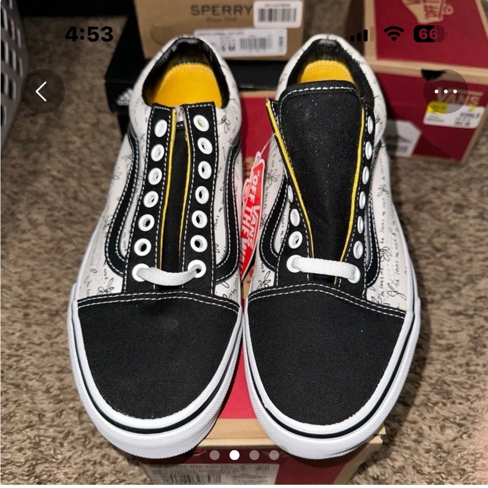New Women’s Size 9 Van He Loves Me Not